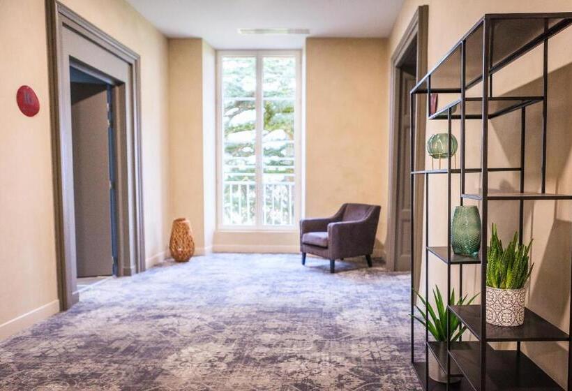 Отель Château De Tauzies, The Originals Relais