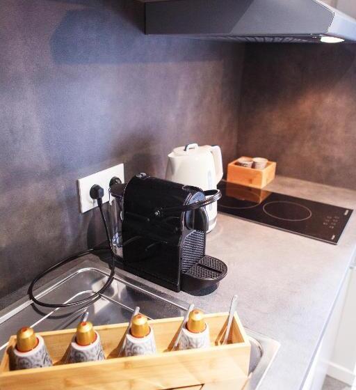 Отель Château De Tauzies, The Originals Relais