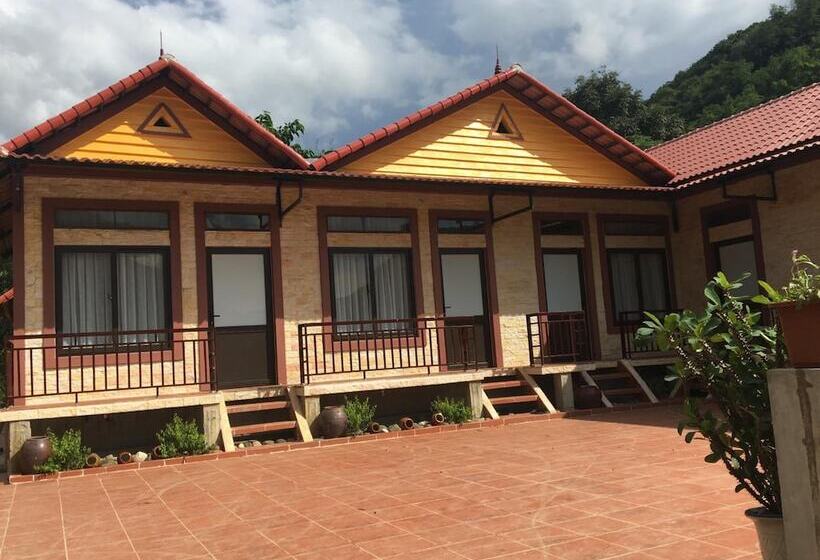 هتل Mai Chau Xanh Bungalow
