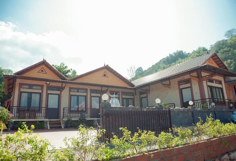 هتل Mai Chau Xanh Bungalow
