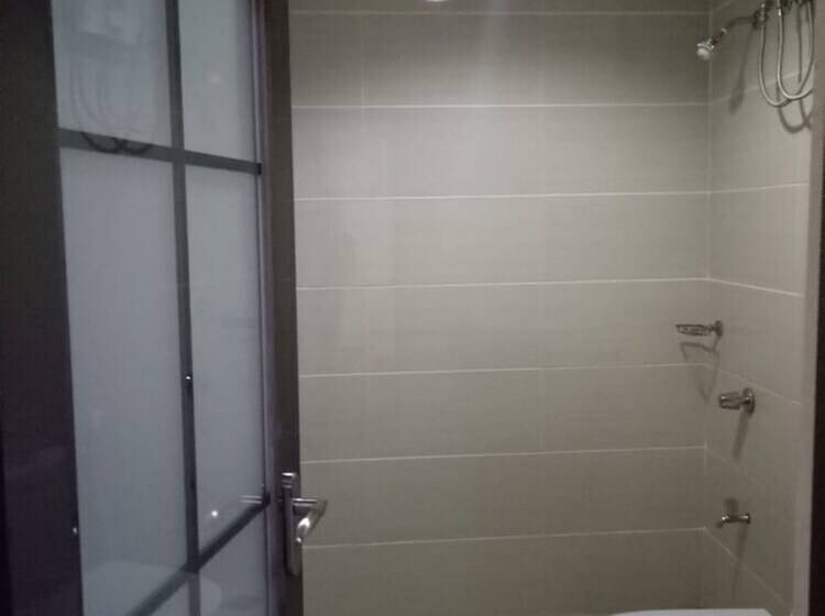 Meaco Royal Hotel   Batangas City