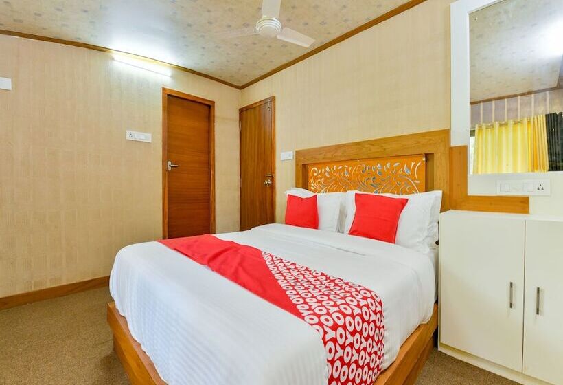 호텔 Oyo 16838 Big B Houseboat 10 Bhk