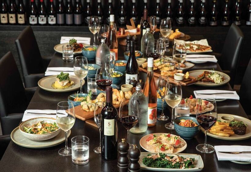 هتل Rydges Wellington Airport