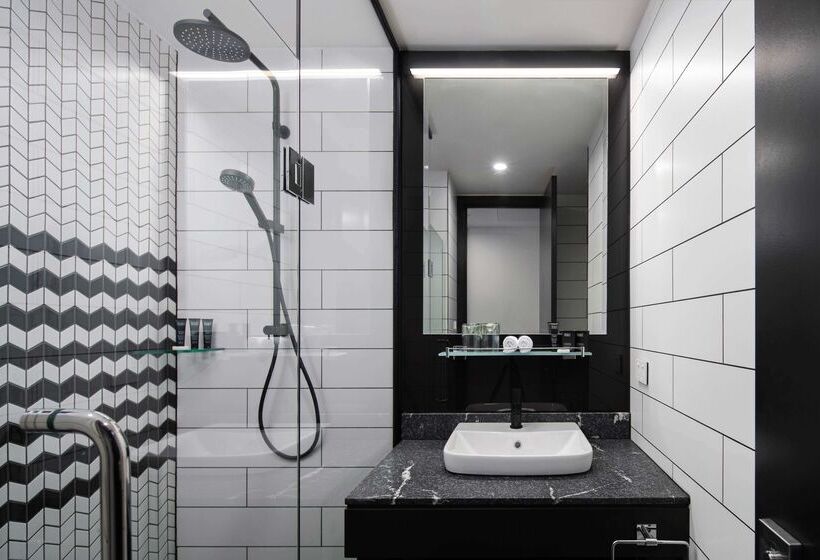 هتل Rydges Wellington Airport