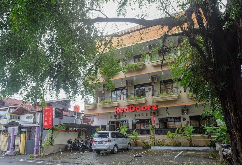 膳宿费 Reddoorz @ Jalan Pramuka Manado