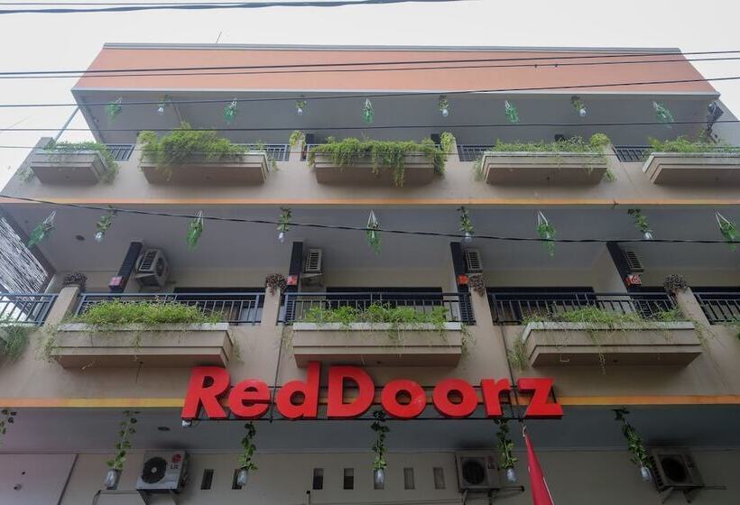 膳宿费 Reddoorz @ Jalan Pramuka Manado