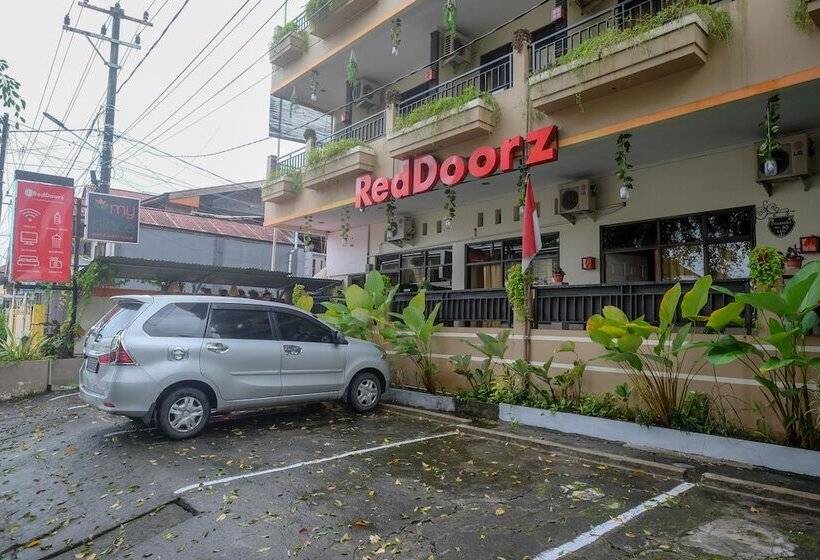 膳宿费 Reddoorz @ Jalan Pramuka Manado