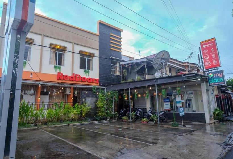 پانسیون Reddoorz Near Jalan Wolter Monginsidi Manado