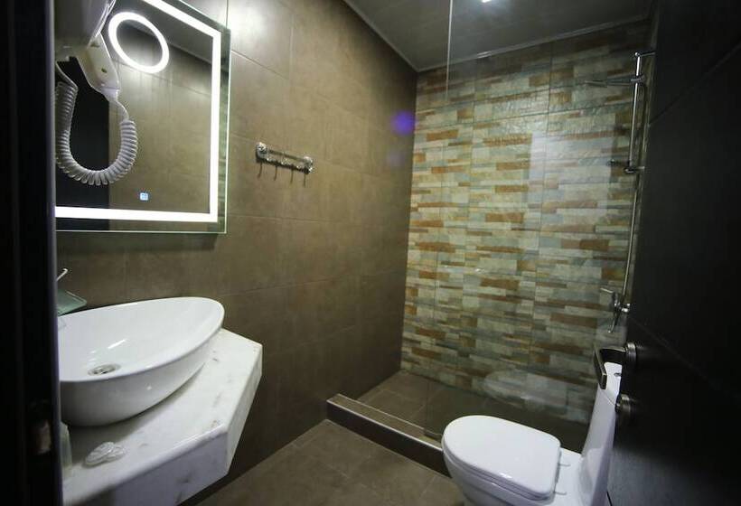 پانسیون West Tower