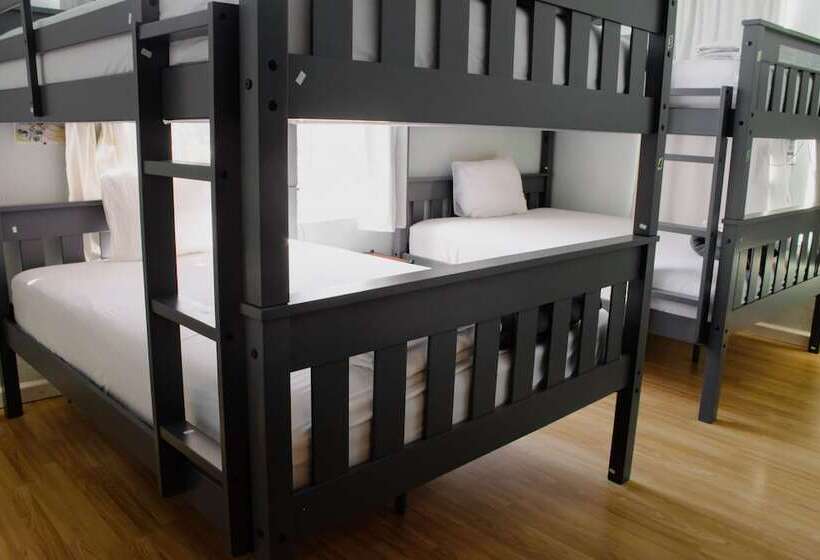 Wanderstay Houston Hostel