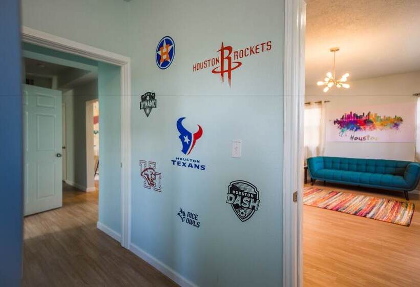 Wanderstay Houston Hostel