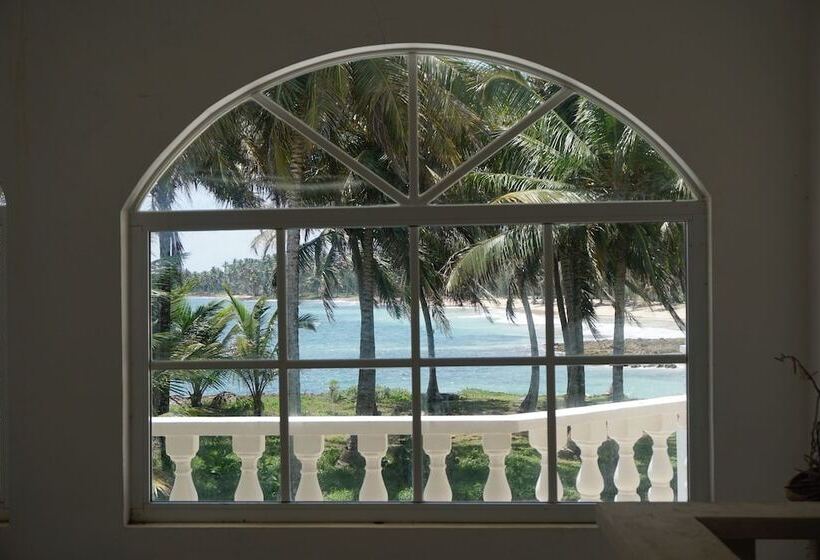 Baoba Breeze Bed & Breakfast  Beachfront Paradise