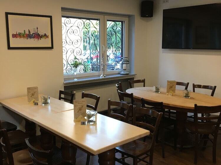 تختخواب و صبحانه Zum Armen Mann