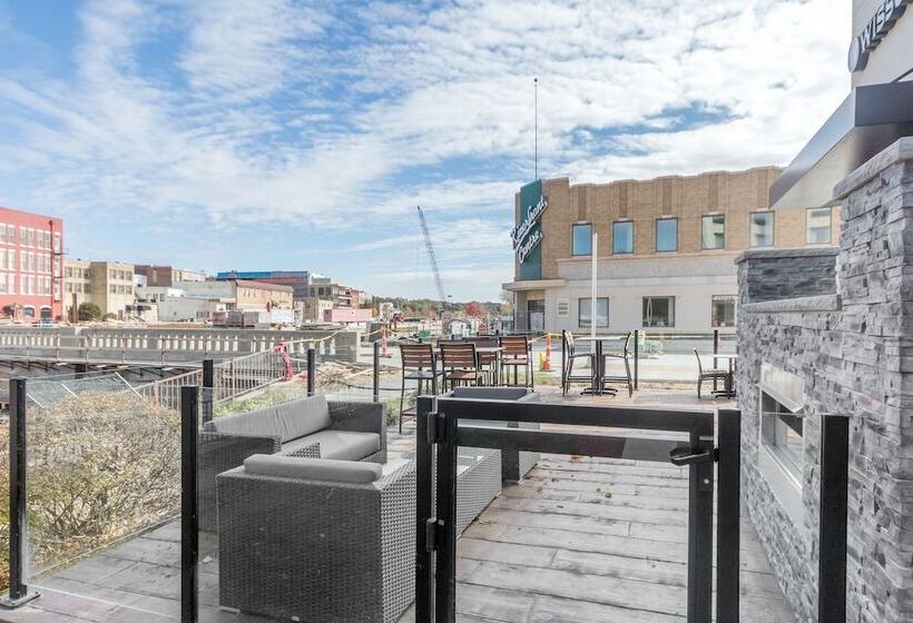 Cobblestone Hotel & Suites   Janesville