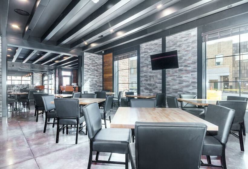 Cobblestone Hotel & Suites   Janesville