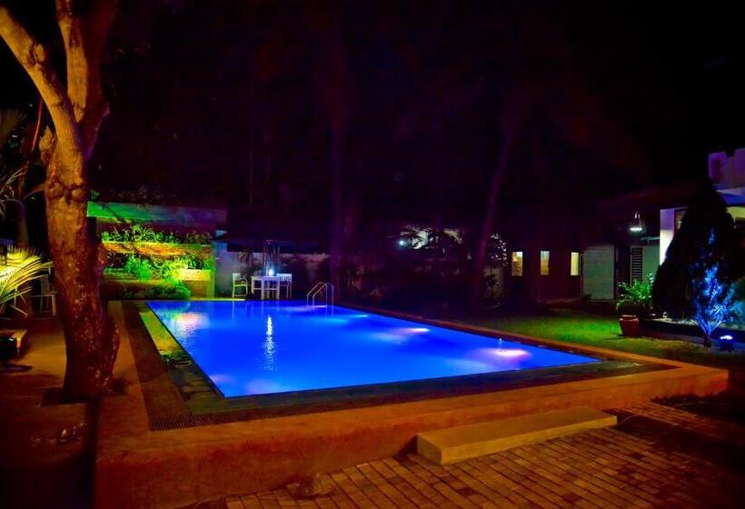 Отель Siluni S Villa