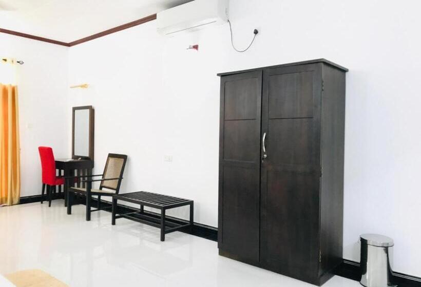 Отель Siluni S Villa