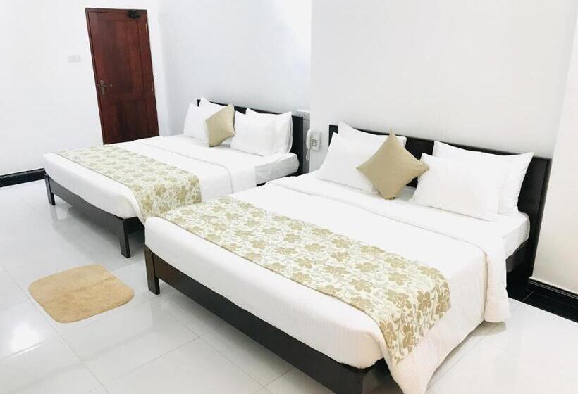 Отель Siluni S Villa