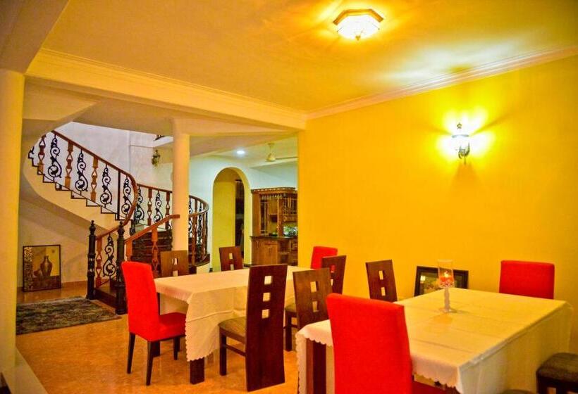 Отель Siluni S Villa