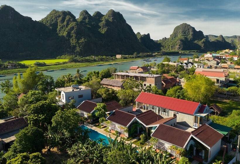 هتل Commander Lodge