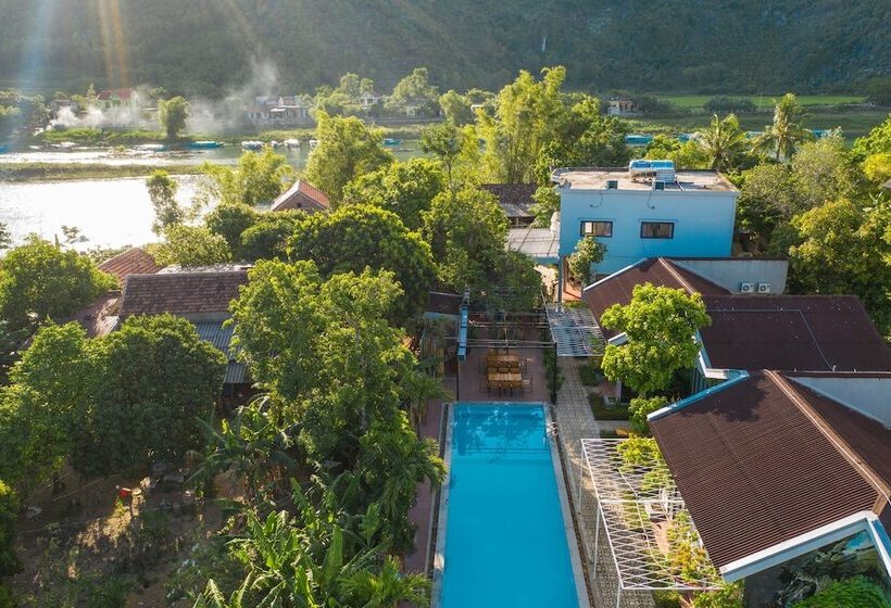 هتل Commander Lodge