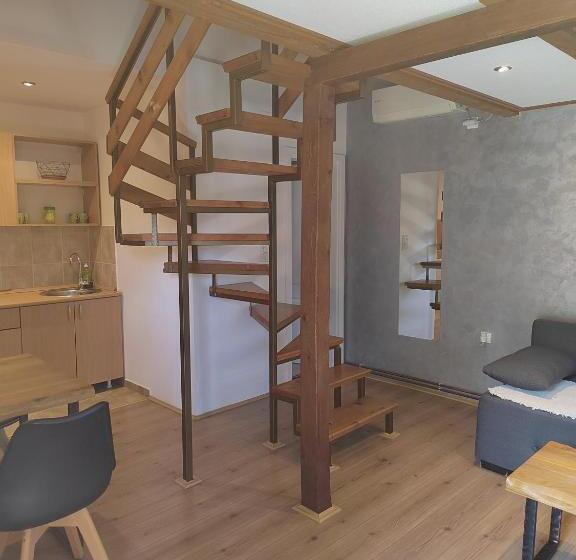 پانسیون Garden 022