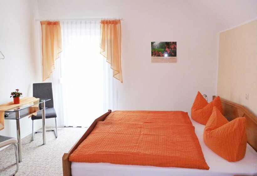 بنسيون Haus Bauer