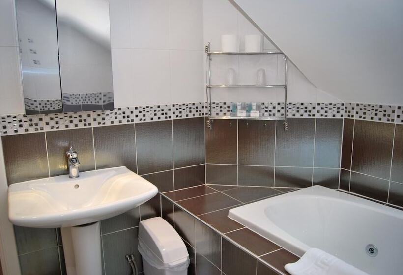 بنسيون The Old Schoolhouse