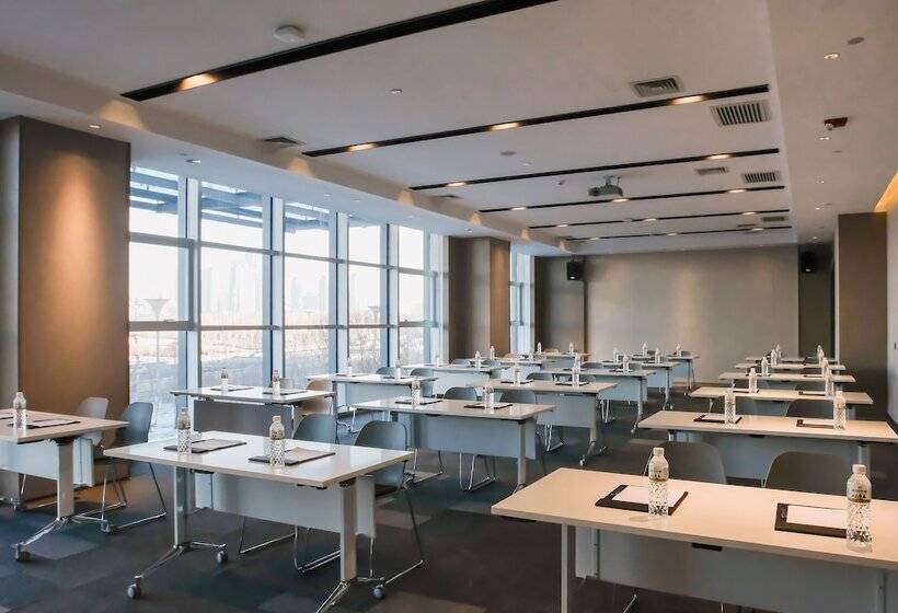 Отель Holiday Inn Express Harbin Qunli, An Ihg