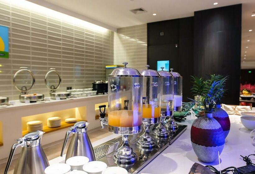 Отель Holiday Inn Express Harbin Qunli, An Ihg