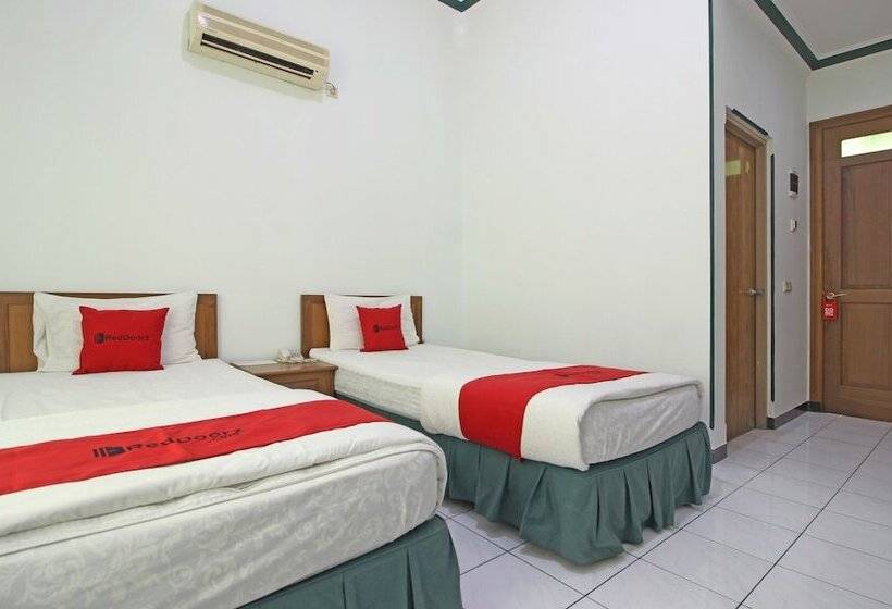 בית מלון כפרי Reddoorz Near Xt Square Yogyakarta