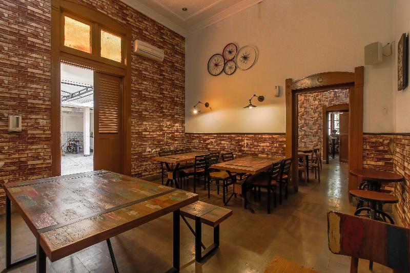 Hotel Reddoorz Plus Near Taman Lalu Lintas Bandung