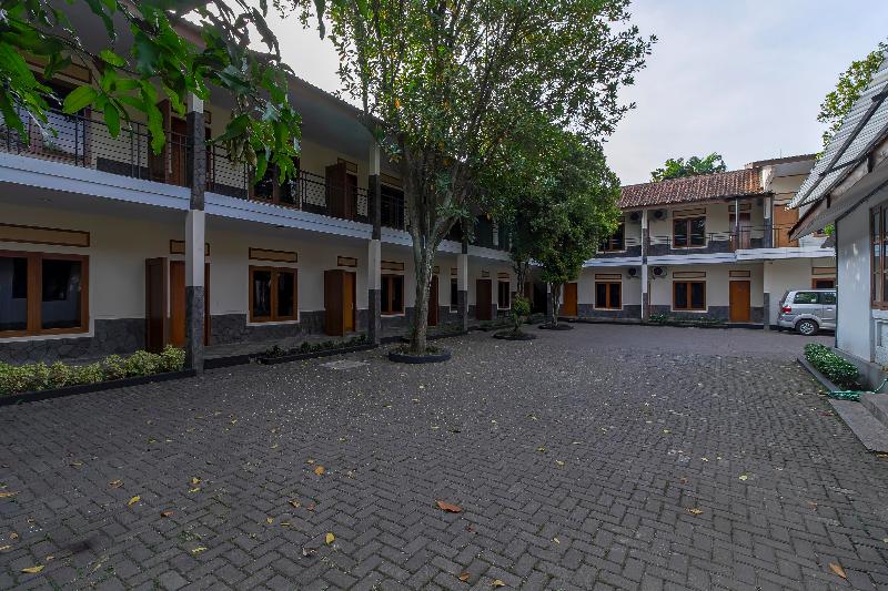 Hotel Reddoorz Plus Near Taman Lalu Lintas Bandung