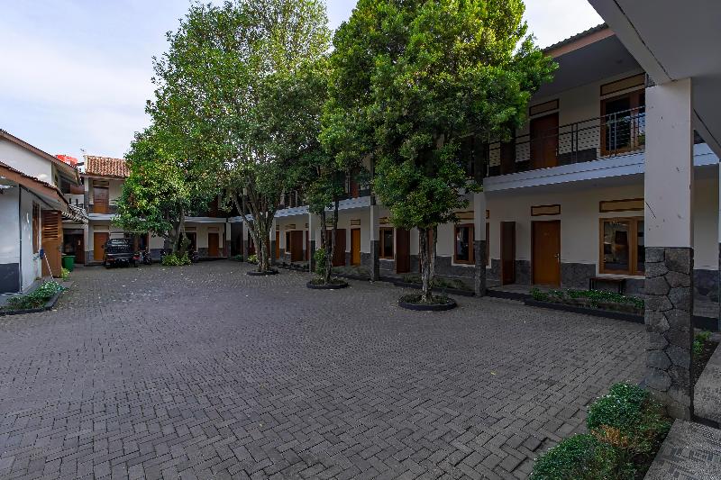 Hotel Reddoorz Plus Near Taman Lalu Lintas Bandung