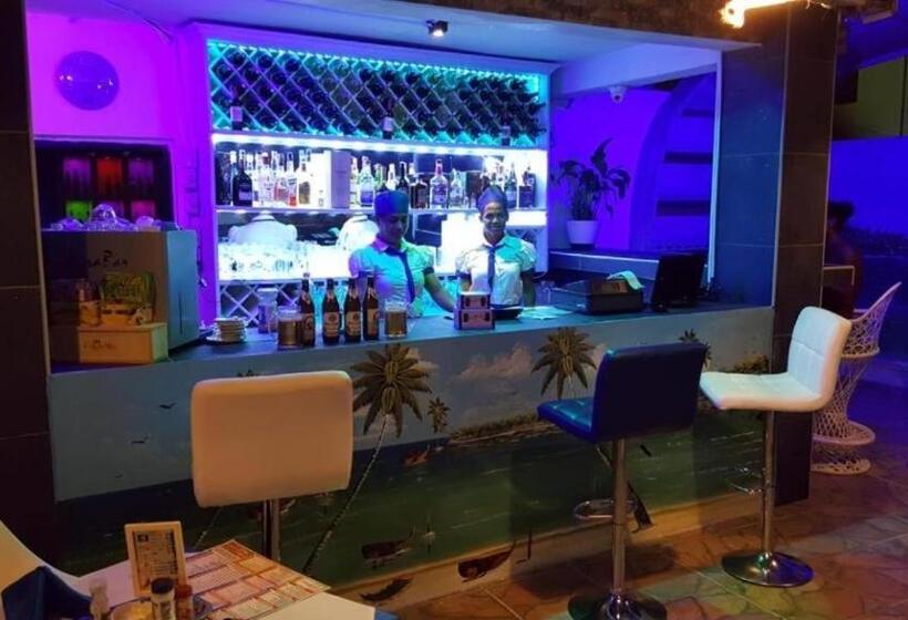 ホテル Hostal Thomas