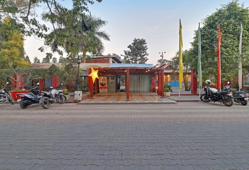 Отель Treebo Premium Blue Mountain Country Club And Resort