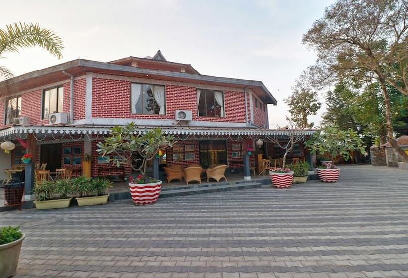 Отель Treebo Premium Blue Mountain Country Club And Resort