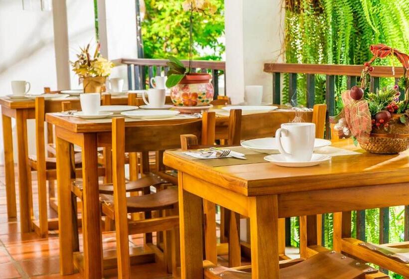 هاستل Boutique Platanal