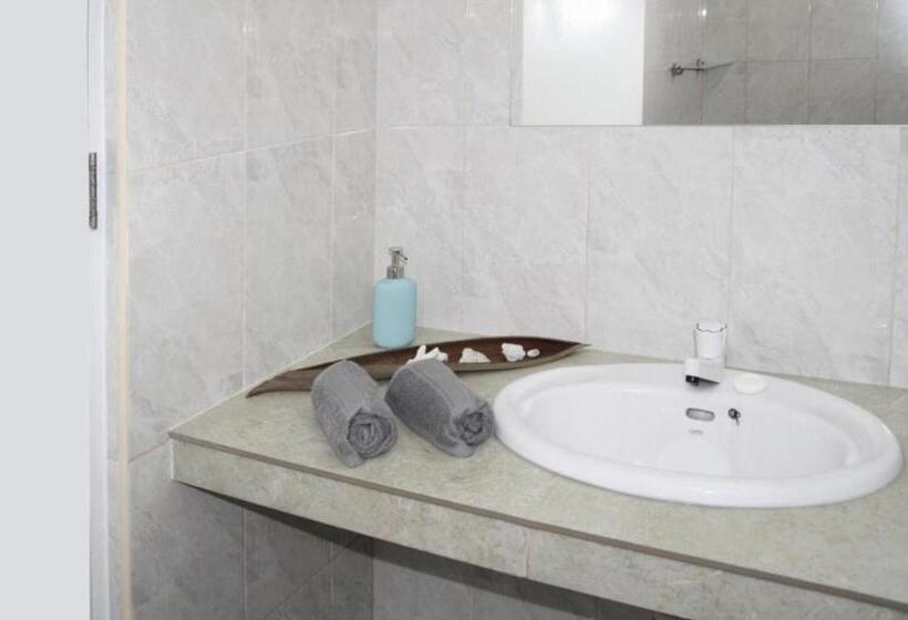 هاستل Surf Yoga Camp