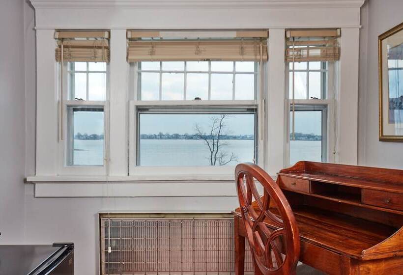 הוסטל The Inn At Longshore