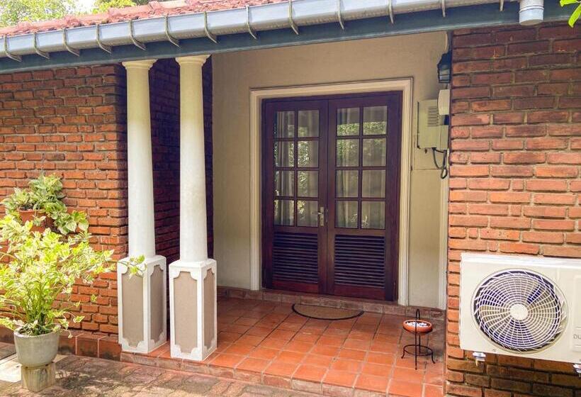 تختخواب و صبحانه Agasthi Airport Close