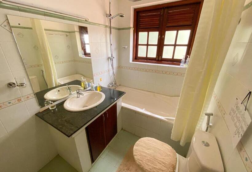 تختخواب و صبحانه Agasthi Airport Close