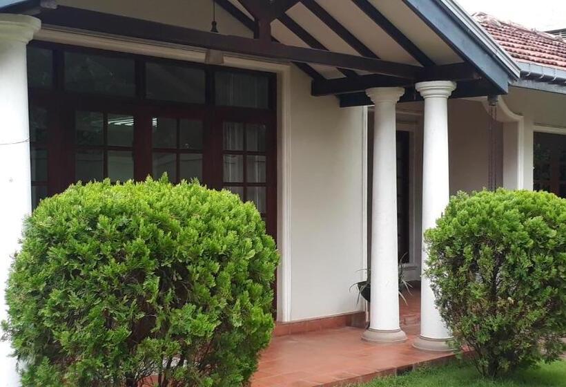 تختخواب و صبحانه Agasthi Airport Close