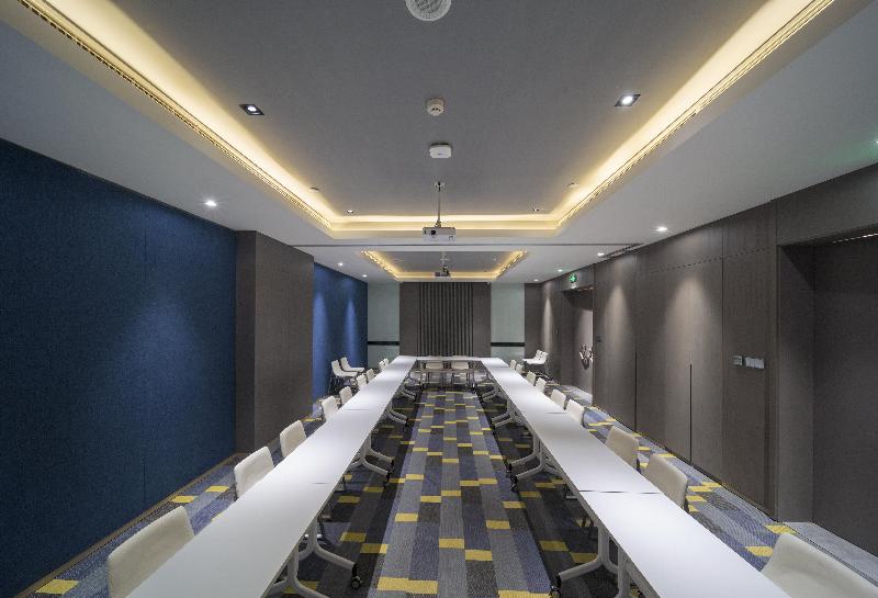 Отель Holiday Inn Express Jiujiang Bali Lake