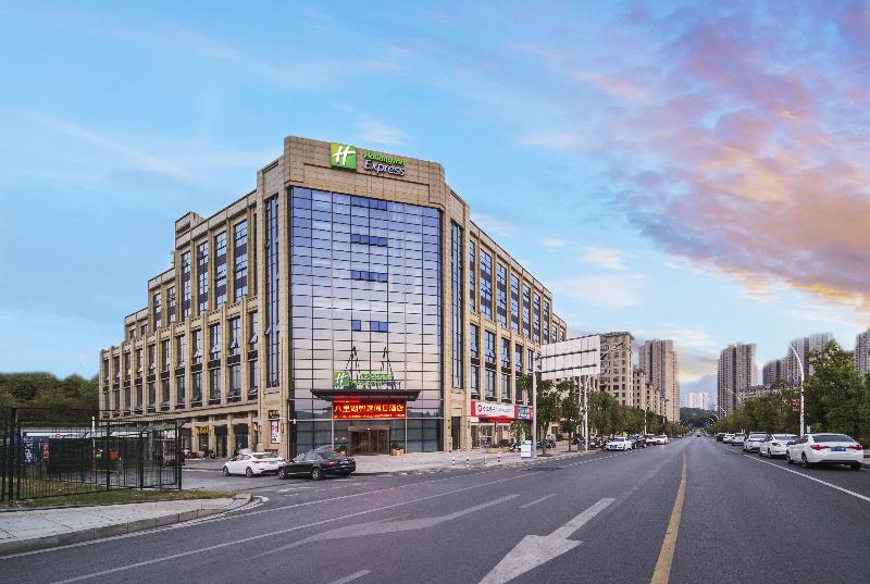 Отель Holiday Inn Express Jiujiang Bali Lake