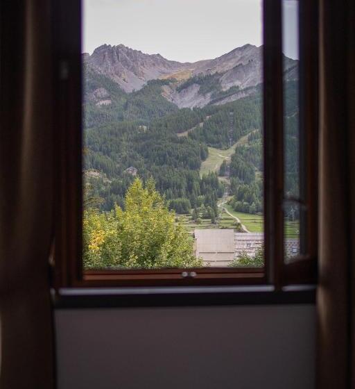 ホテル Hôtel Restaurant Le Monêtier