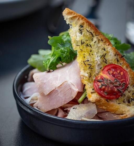 ホテル Hôtel Restaurant Le Monêtier