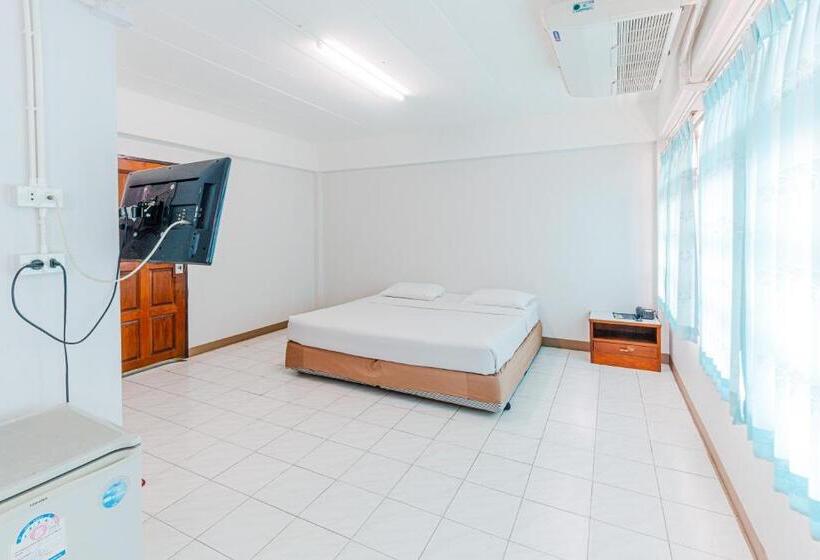 River Hotel The Budget