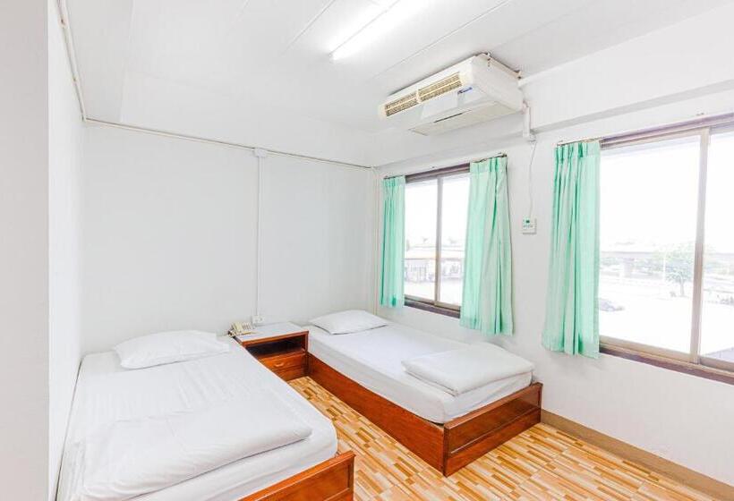 River Hotel The Budget