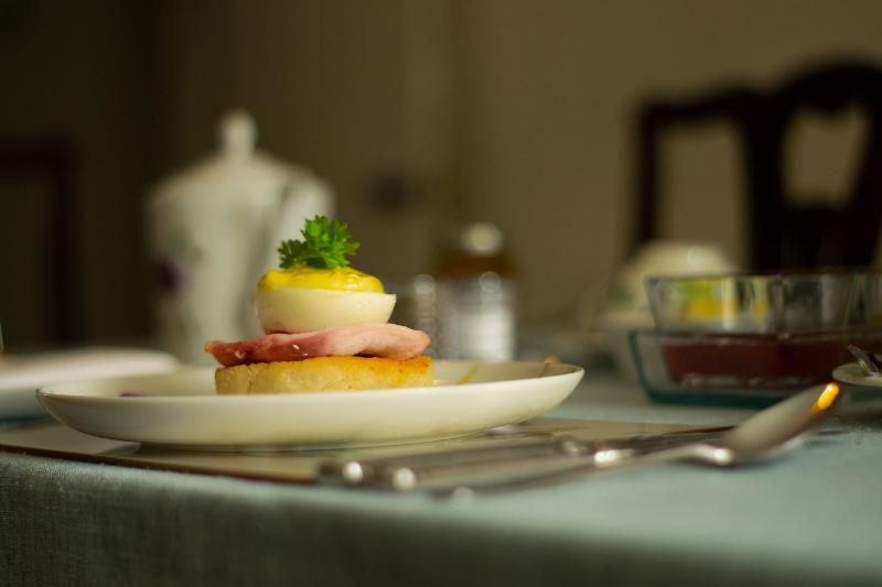 Pontyclerc Farm House Bed And Breakfast